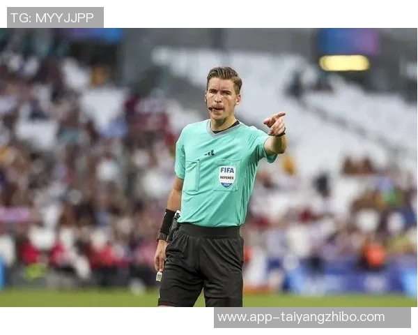 费耶诺德后卫回应拜仁传闻称队友常开玩笑我专注于个人成长